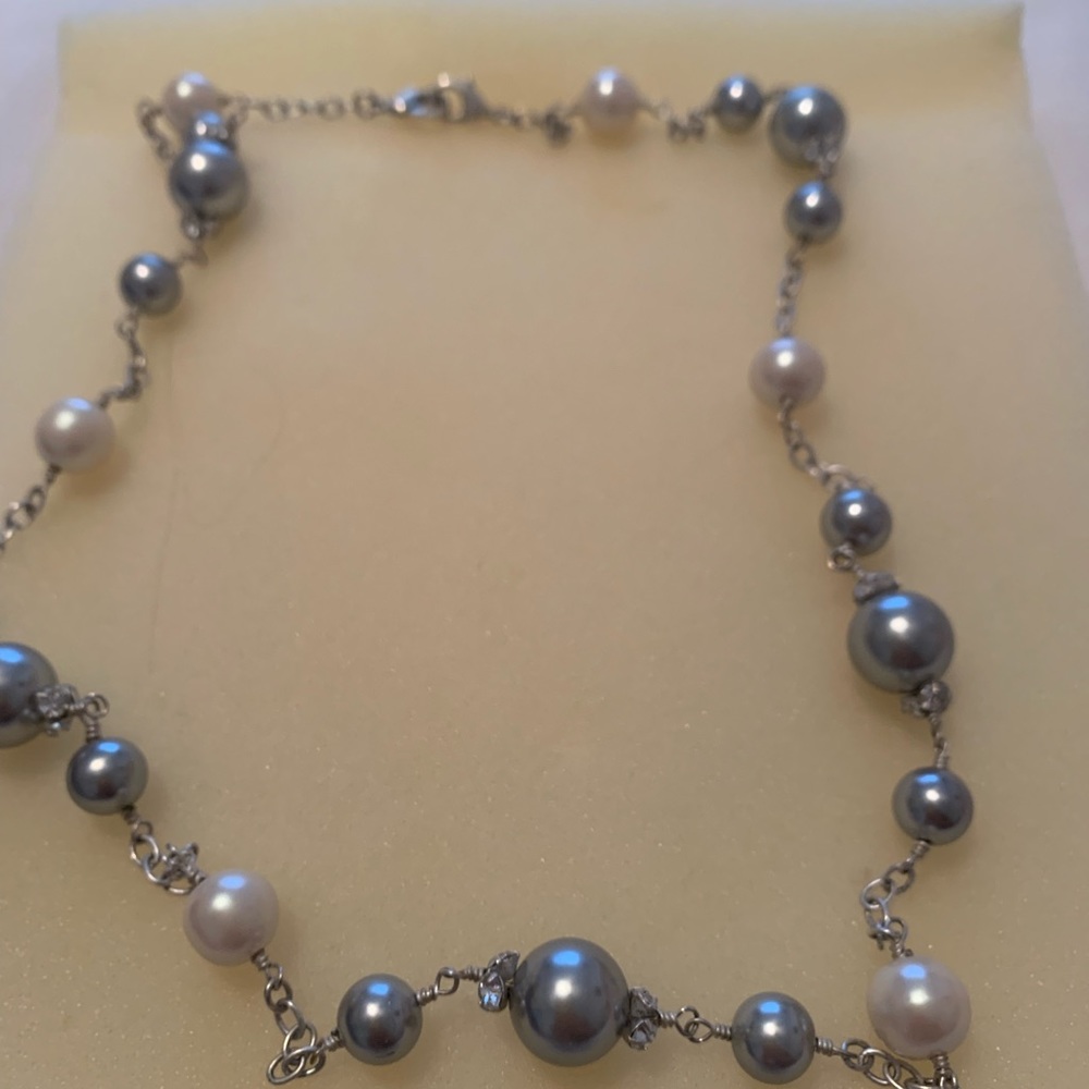 Stella & Dot necklace with broach